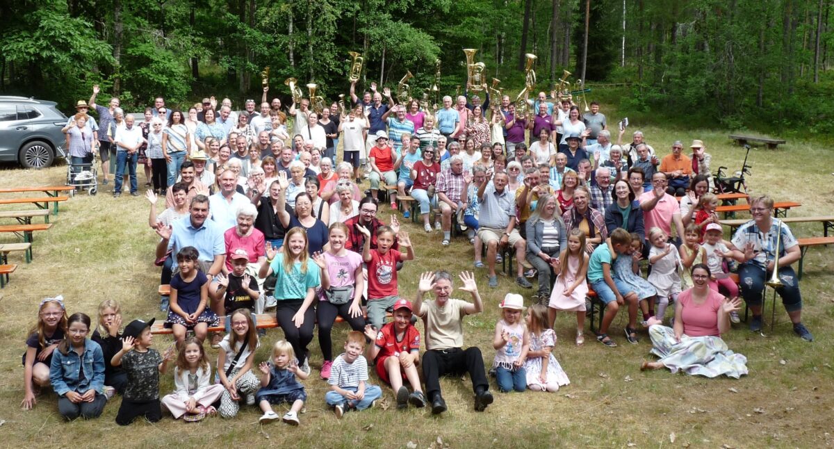 Waldgottesdienst lockt 130 Besucher ins Freie