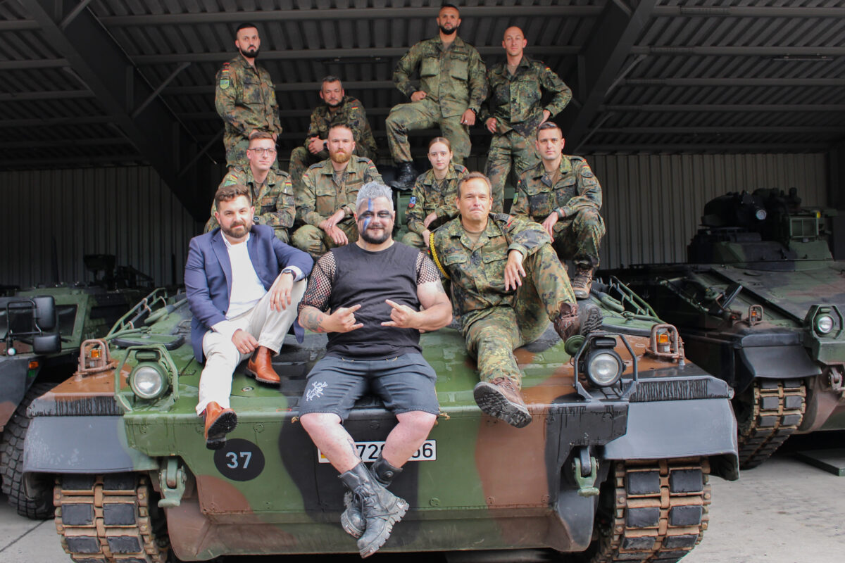 "Neustadt feiert" Patenschaft: Stadt und Bundeswehr lassen es mit Mittelalter-Rock krachen