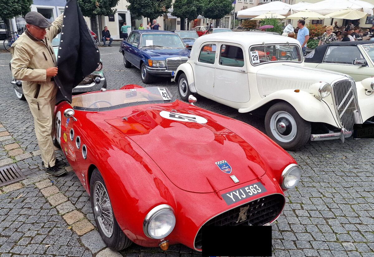 Weidener Oldtimerausfahrt beeindruckt mit rollendem Museum