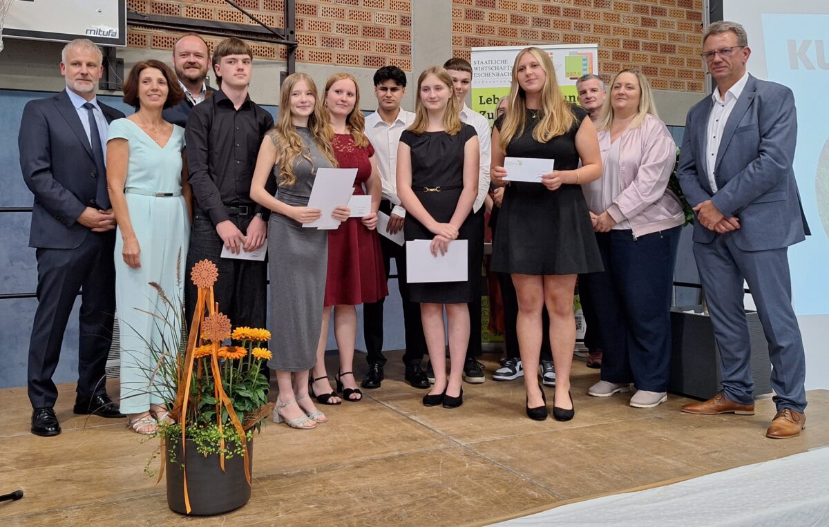 Erfolgreicher Abschluss an der Wirtschaftsschule Eschenbach