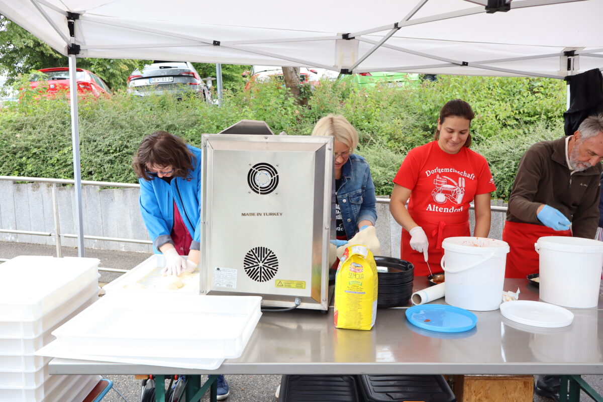 Italienisches Lebensgefühl in Irchenrieth: Altendorfer Pizzabäcker begeistern mit Pizza und Charme