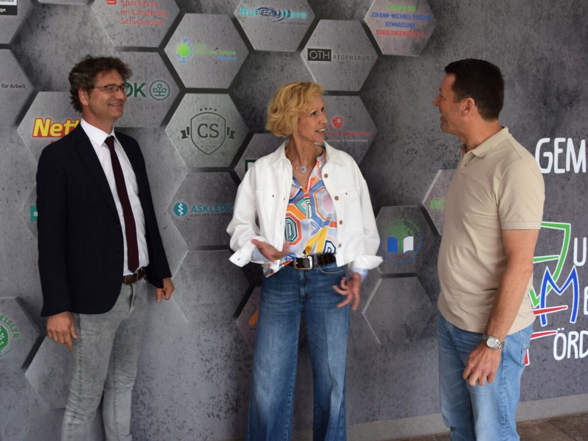 D-Ärztin stärkt Schulmedizin in Burglengenfeld