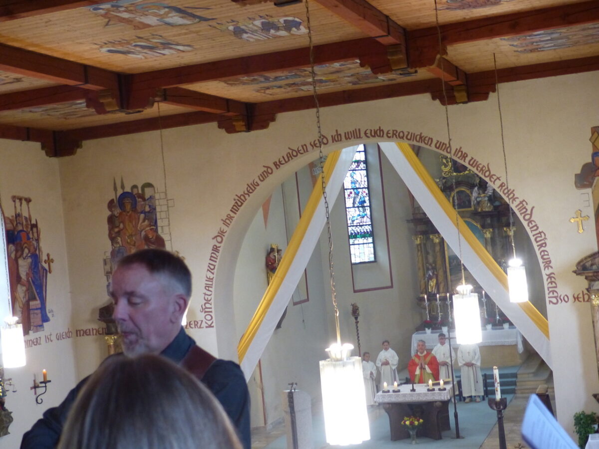 Döllnitz feiert Patrozinium mit bunter Chor-Umrahmung