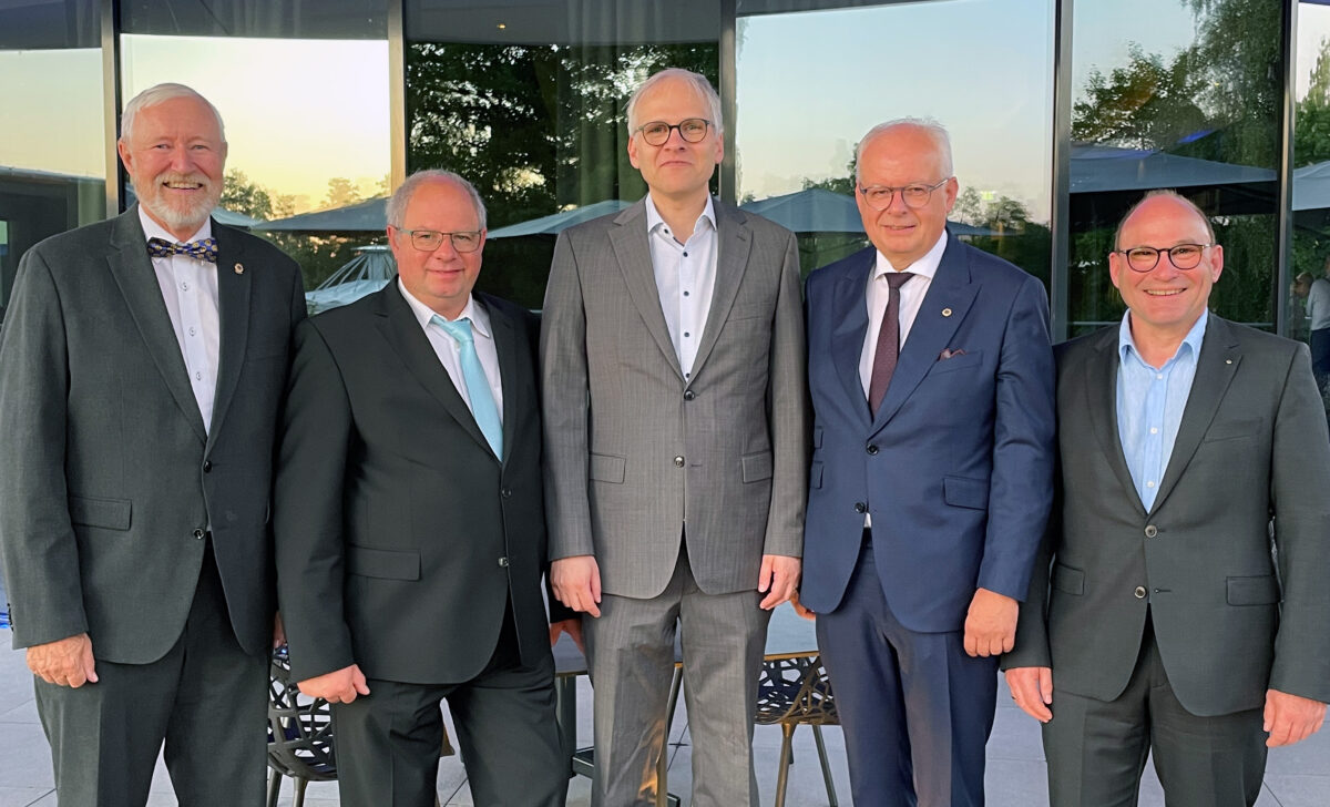 Dr. Franz Wach führt Lions Club Weiden