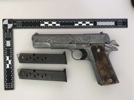 Durchsuchung deckt illegale Waffen auf