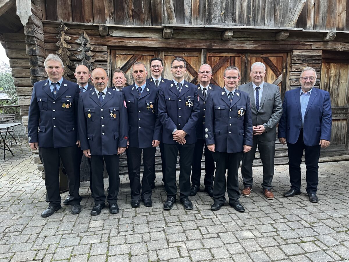 Ehrung für engagierte Feuerwehrmänner in Erlheim