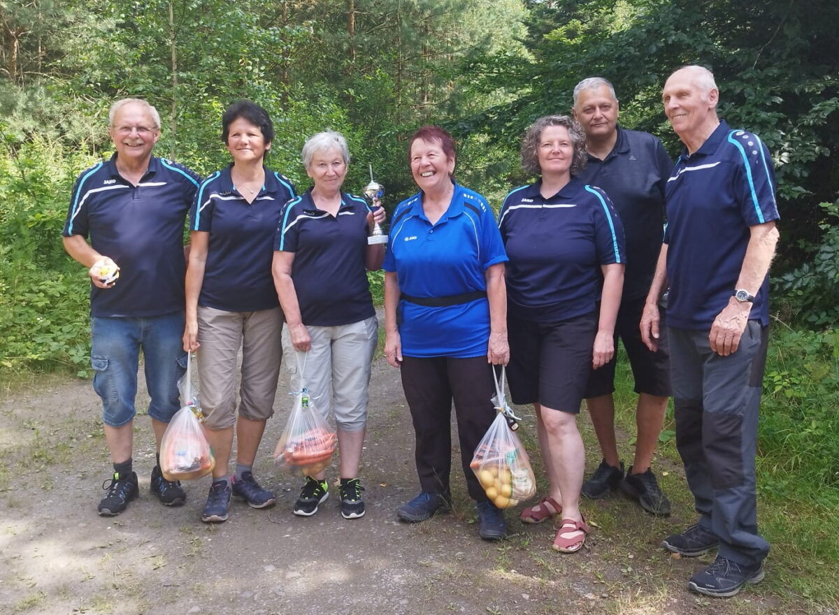 Elisabeth Malek wird Waldmeisterin beim Grillfest in Pressath