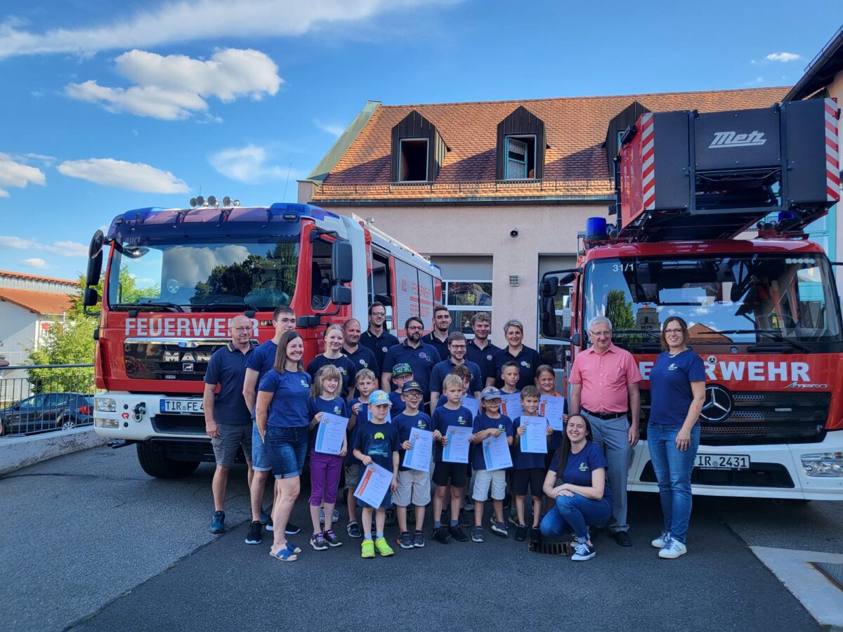 Erbendorfer "Löschifanten" erhalten erstes Feuerwehrabzeichen