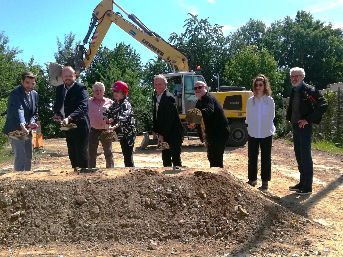 Erster Spatenstich.jpg