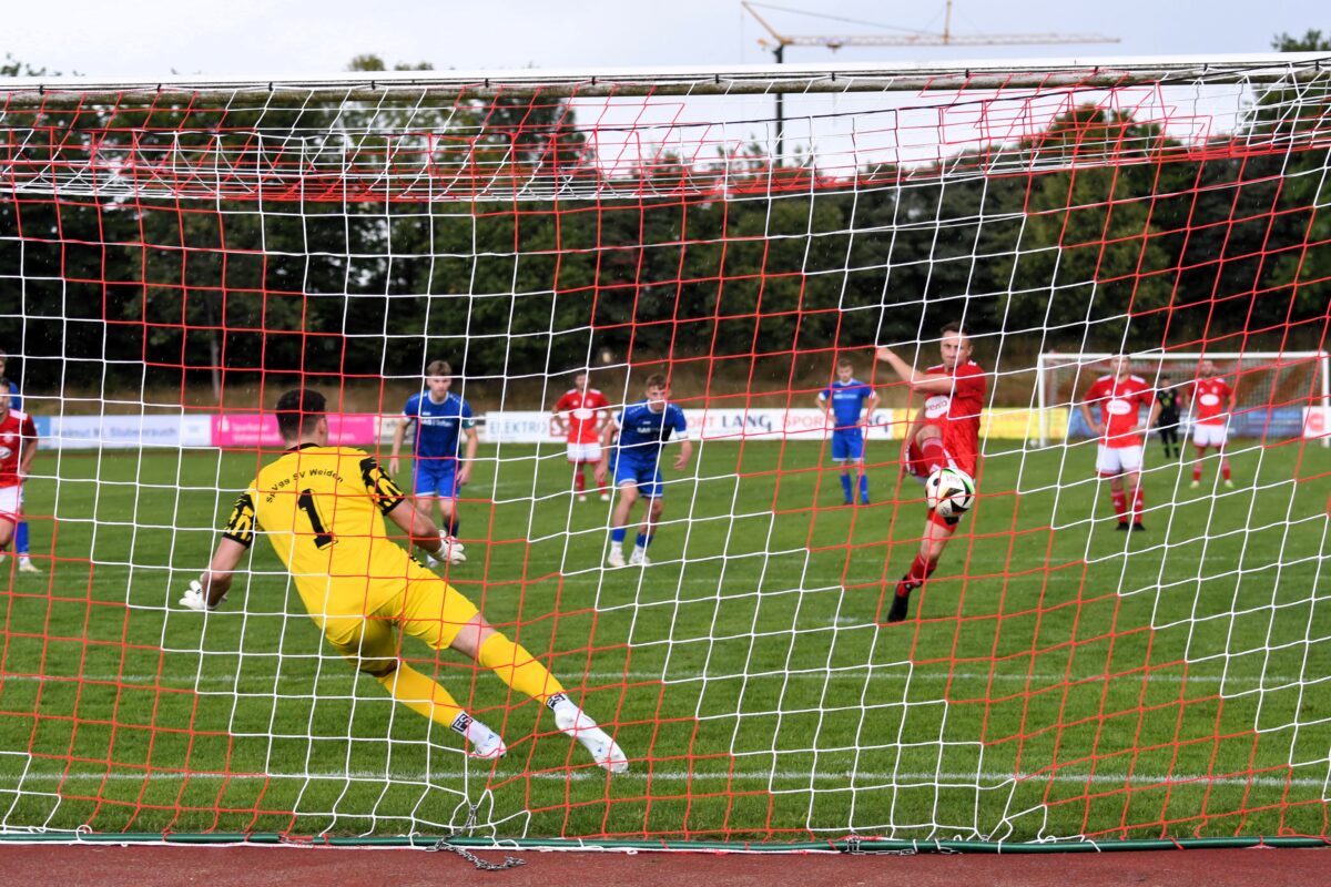 Spannendes Derby in Vohenstrauß - die SpVgg SV Weiden U 23 behielt die Oberhand