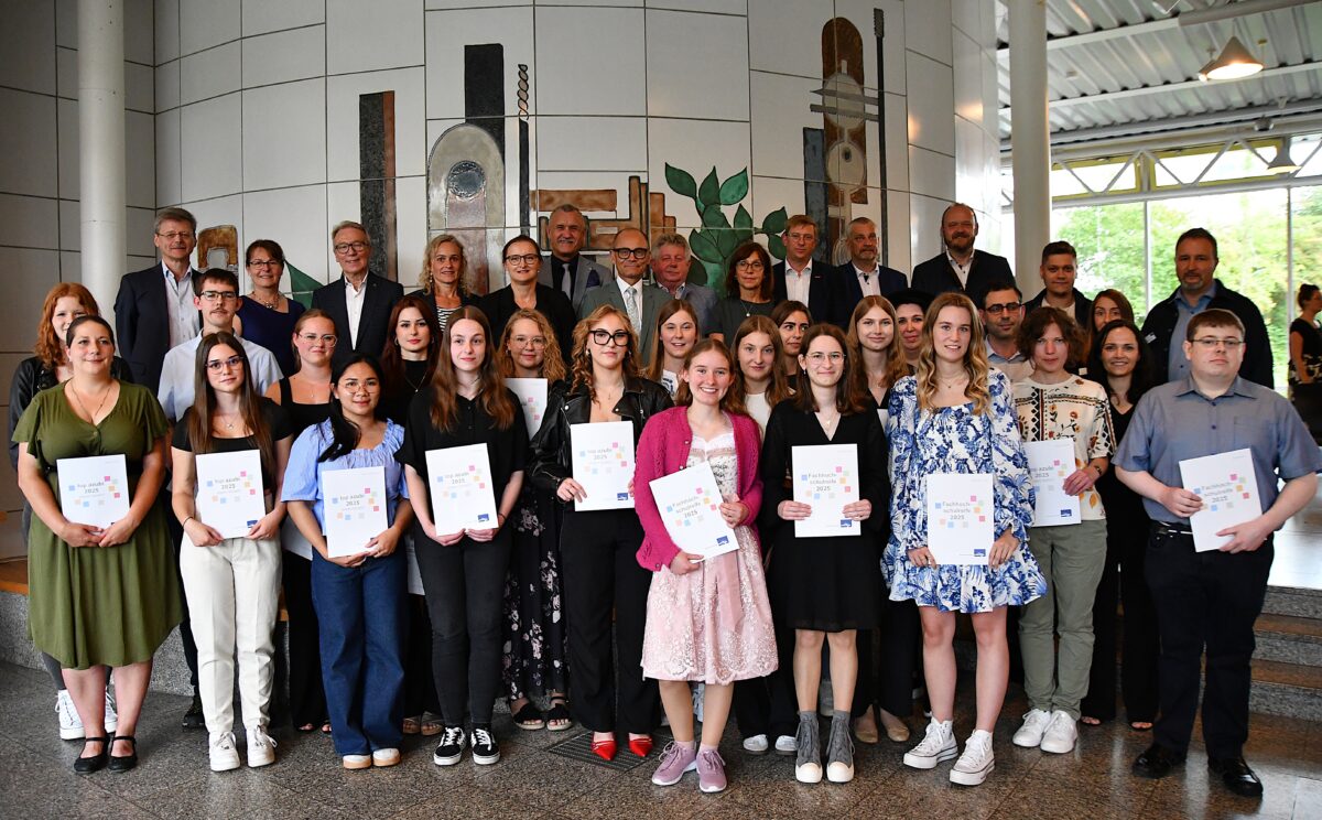 Europa-Berufsschule Weiden feiert ihre Spitzenabsolventen