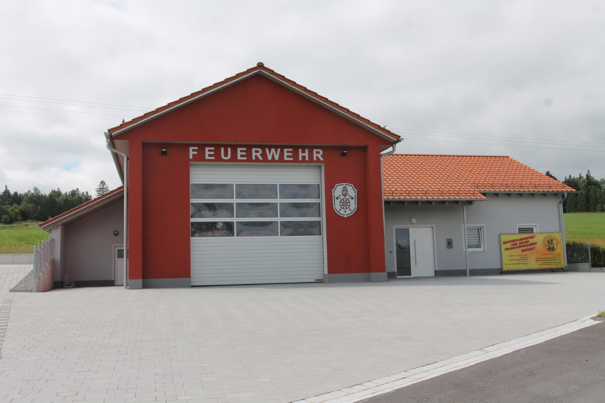 Feuerwehr Brünst feiert Einweihung des neuen Hauses