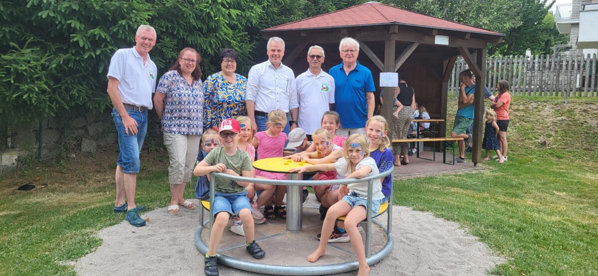 Flossenbürg feiert neue Spielgeräte auf Torwiese
