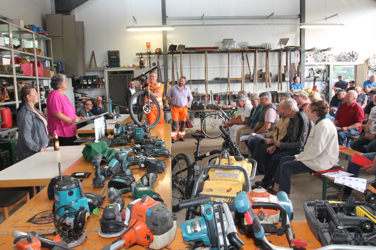 Fundsachenversteigerung in Waidhaus lockt zahlreiche Bieter an