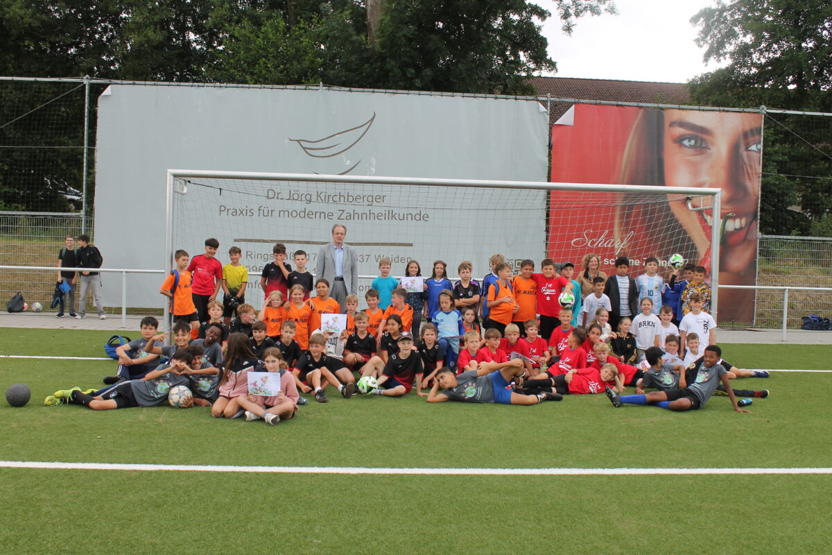 Verlängerung sogar im Siebenmeter-Schießen - Grundschule Pressath am Ende Sechster