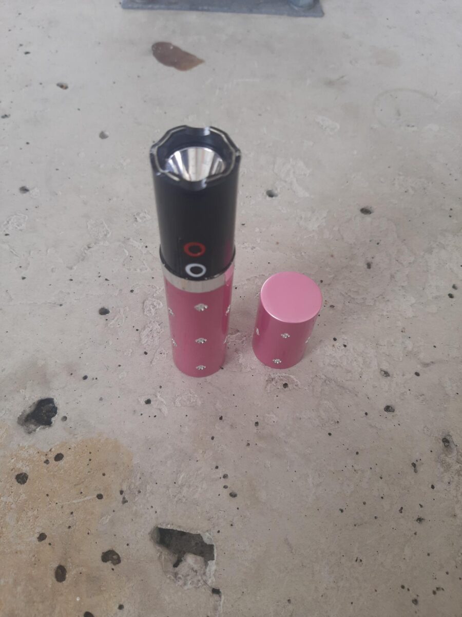 Getarnter Lippenstift als Waffe bei Grenzkontrolle entdeckt