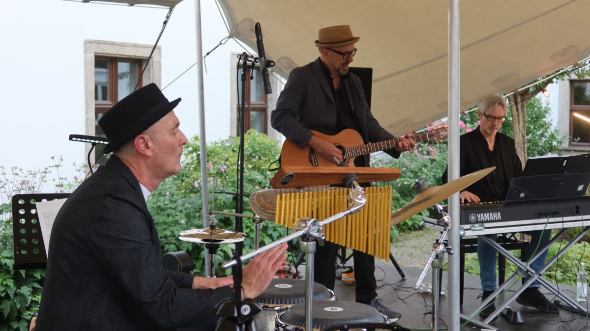 "Nackert" - Hubert Tremls neues Album