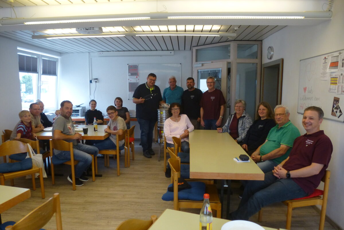 Imker in Kaltenbrunn trotzen dem Wetter mit alternativem Familientag