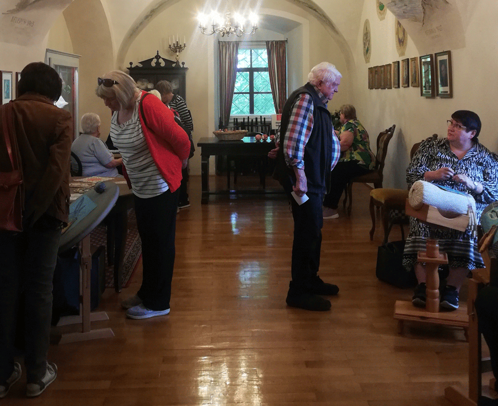 Kunst des Klöppelns im Waldnaabtal-Museum gefeiert