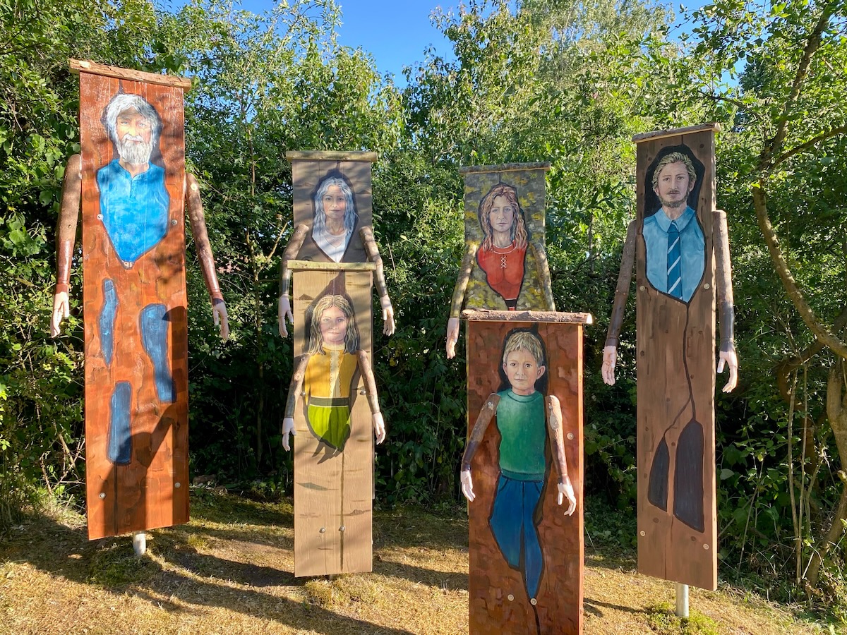 Kunst trifft Natur: Outdoor-Galerie am Wunderhof eröffnet