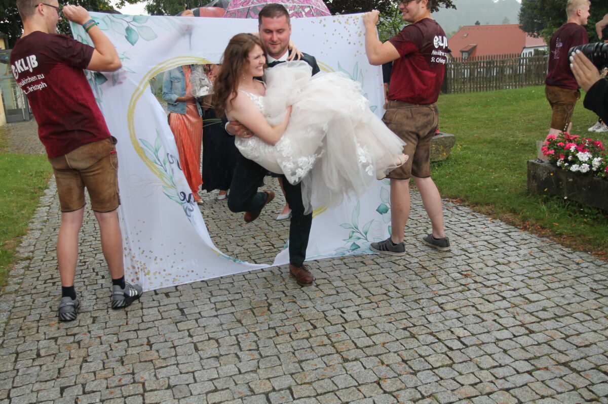 Maximilian und Verenas Traumhochzeit: Liebe, Teamwork und Musik