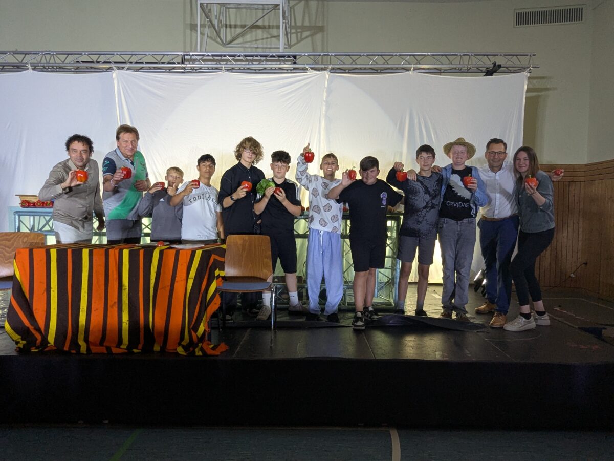 Mittelschule Tirschenreuth bereitet ein köstliches Fast-Food-Theaterstück zu