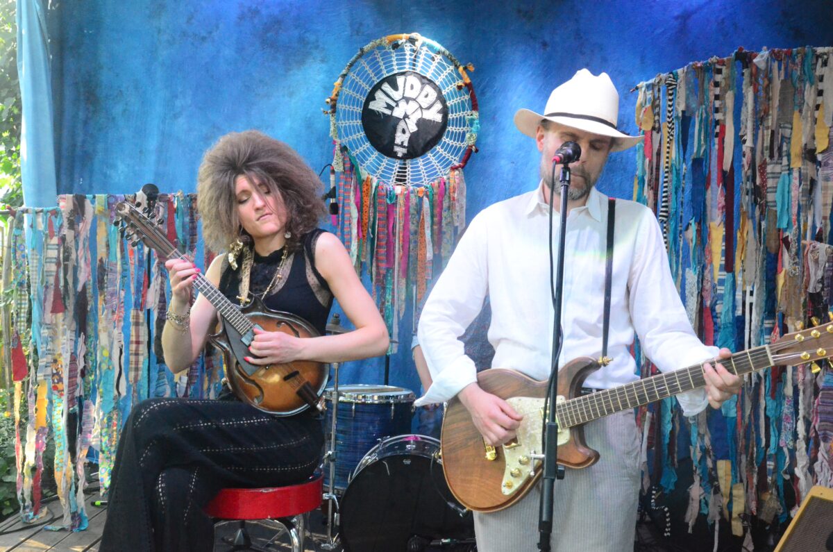 "Muddy What?" begeistern mit New Blues-Arrangements auf der Live-Stage im Biergarten