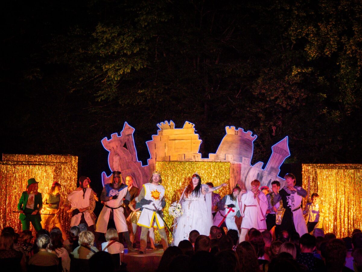 "Ritter der Kokosnuss" in Grafenwöhr: Letzte Vorbereitungen für Open-Air-Musical „Spamalot“