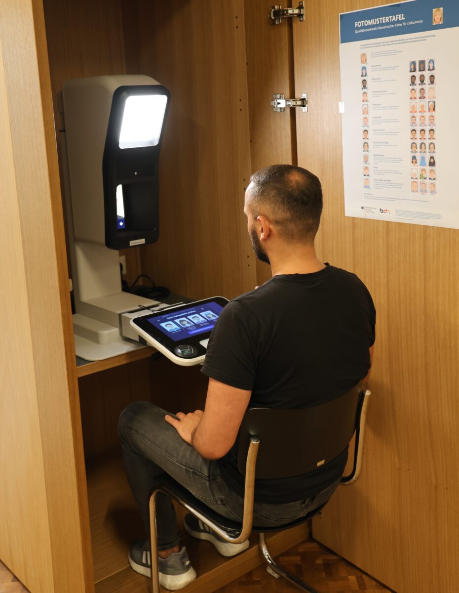 Landratsamt Neustadt/WN: Neuer Passbild-Service im Ausländeramt