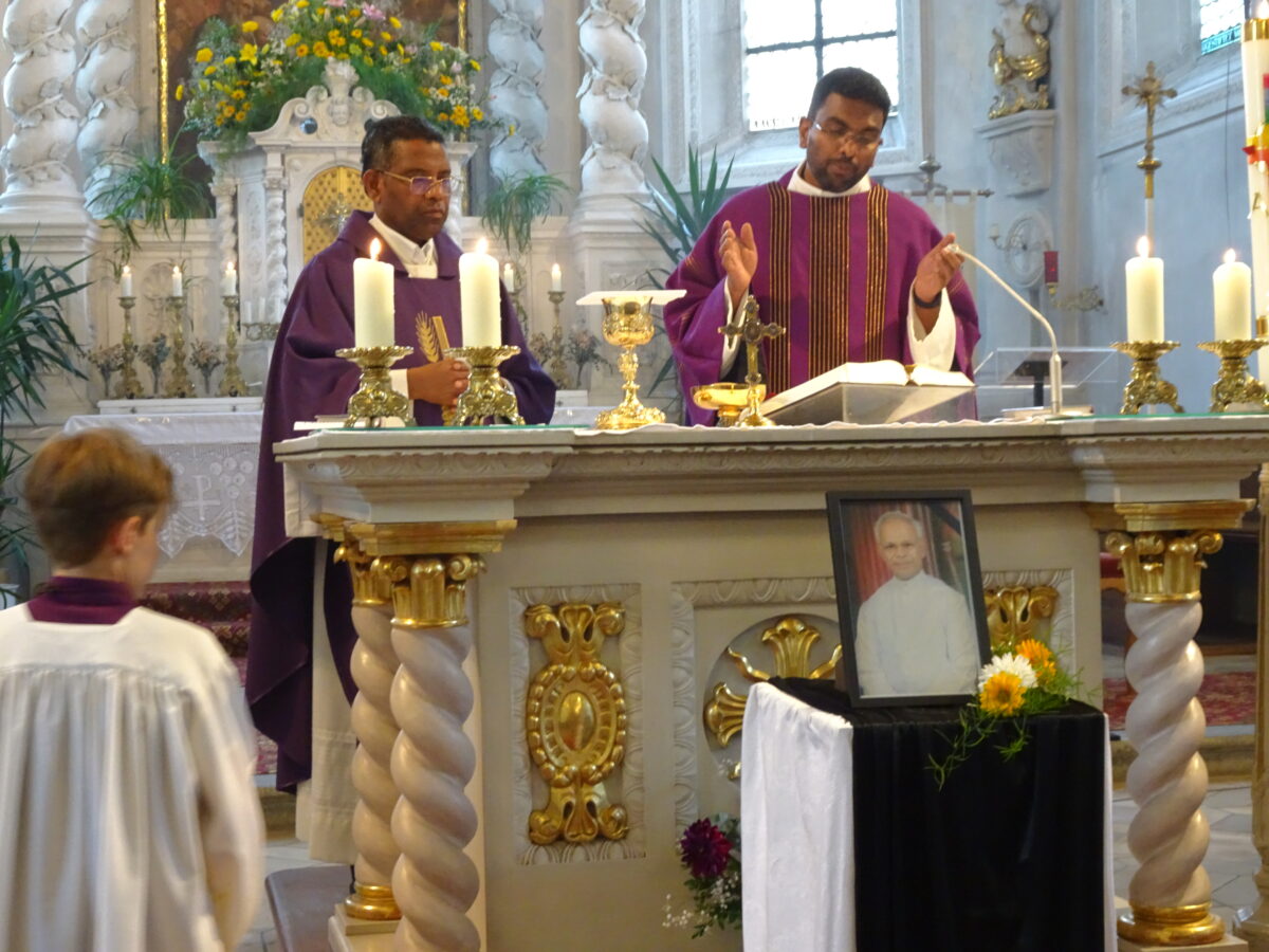 Pfreimd ehrt verstorbenen Pater Michael