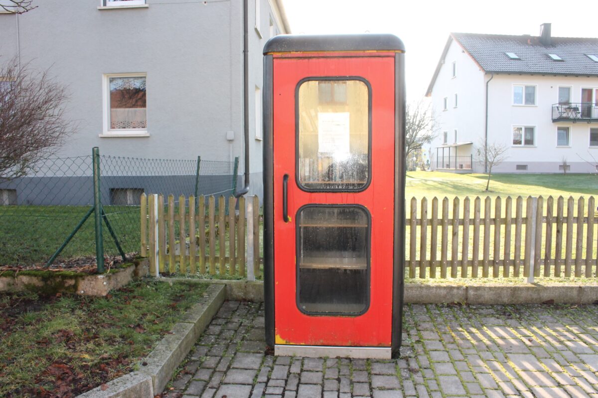 Pressath investiert in Boulderwand und Bücherzelle