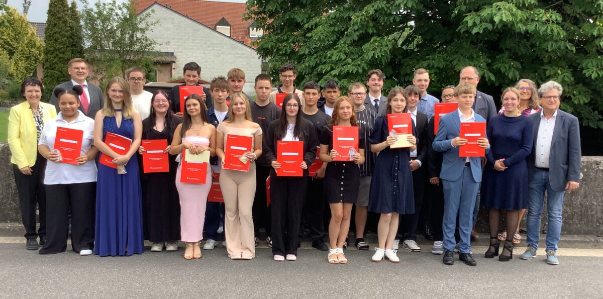 Pressath: Neuntklässler feierlich verabschiedet
