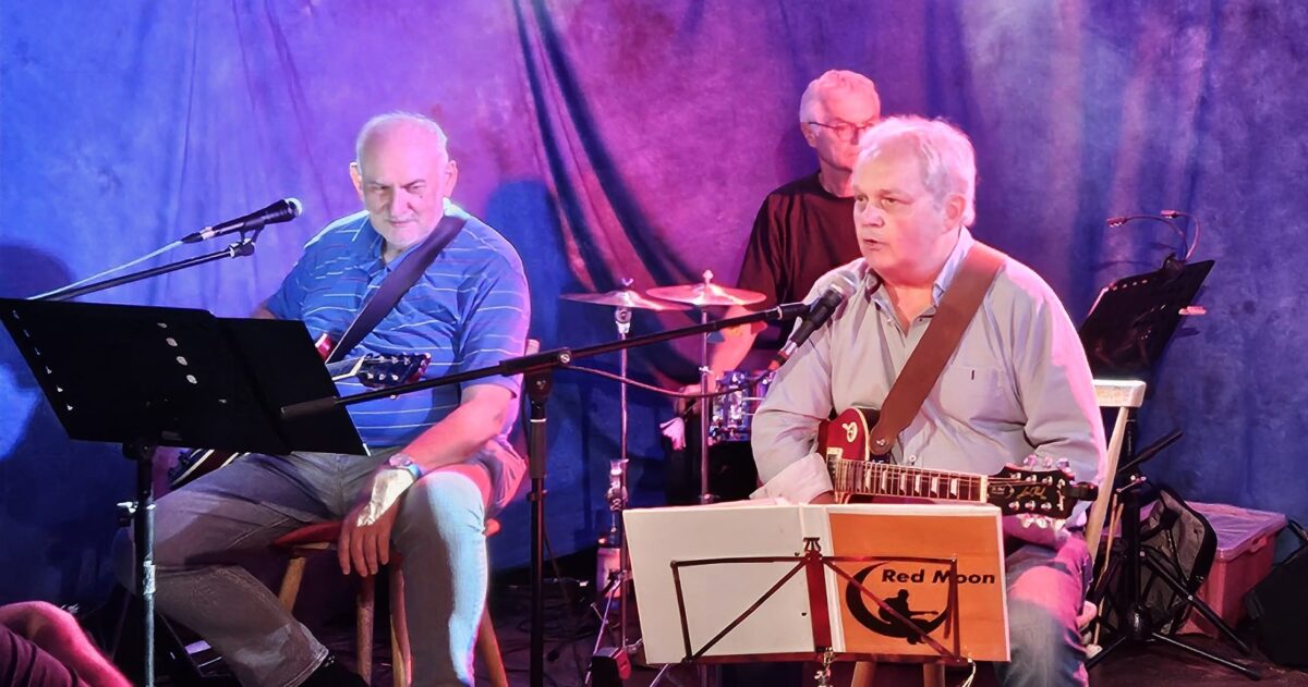 "Red Moon " bringt "Live Stage" zum Leuchten