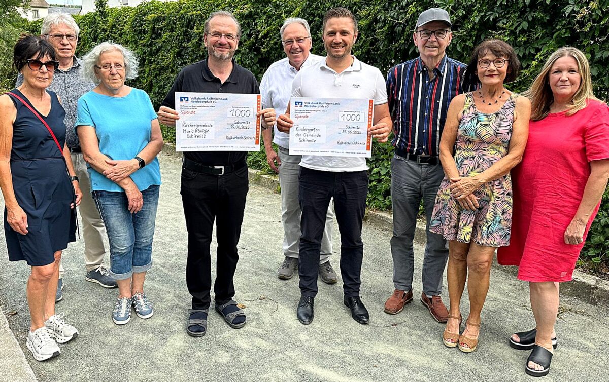 Kulturkreis mit Spendenübergabe.jpg