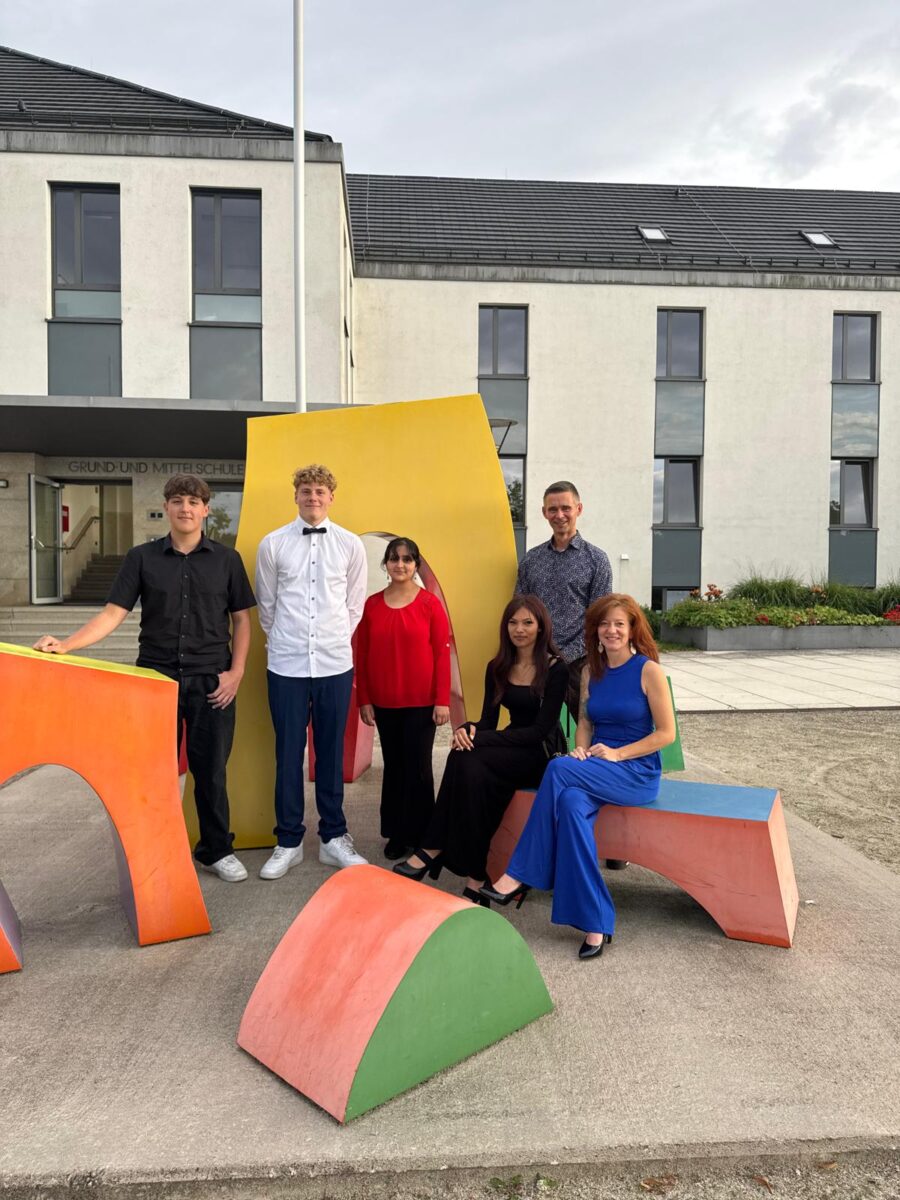 Schlüssel zur Zukunft bei Grafenwöhrer Abschlussfeier