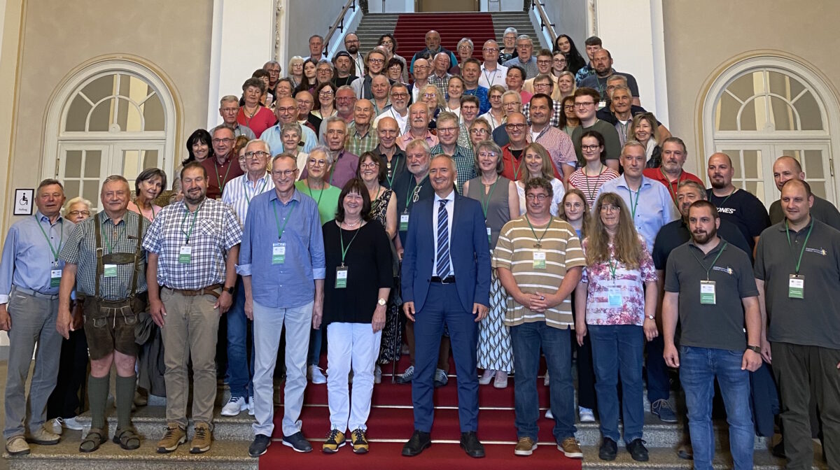 Harald Schwartz führt Bürger durch den Bayerischen Landtag