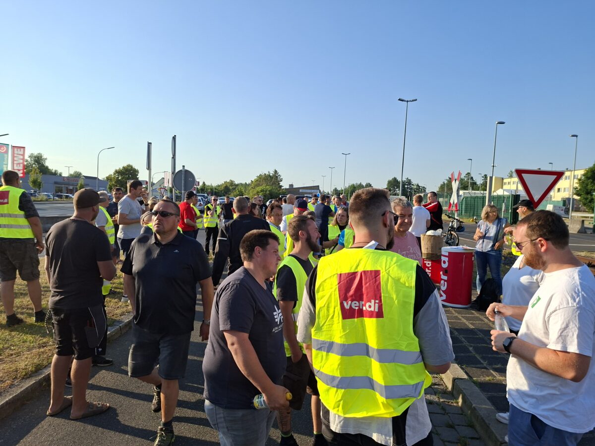 Senioren unterstützen Streikende in Grafenwöhr