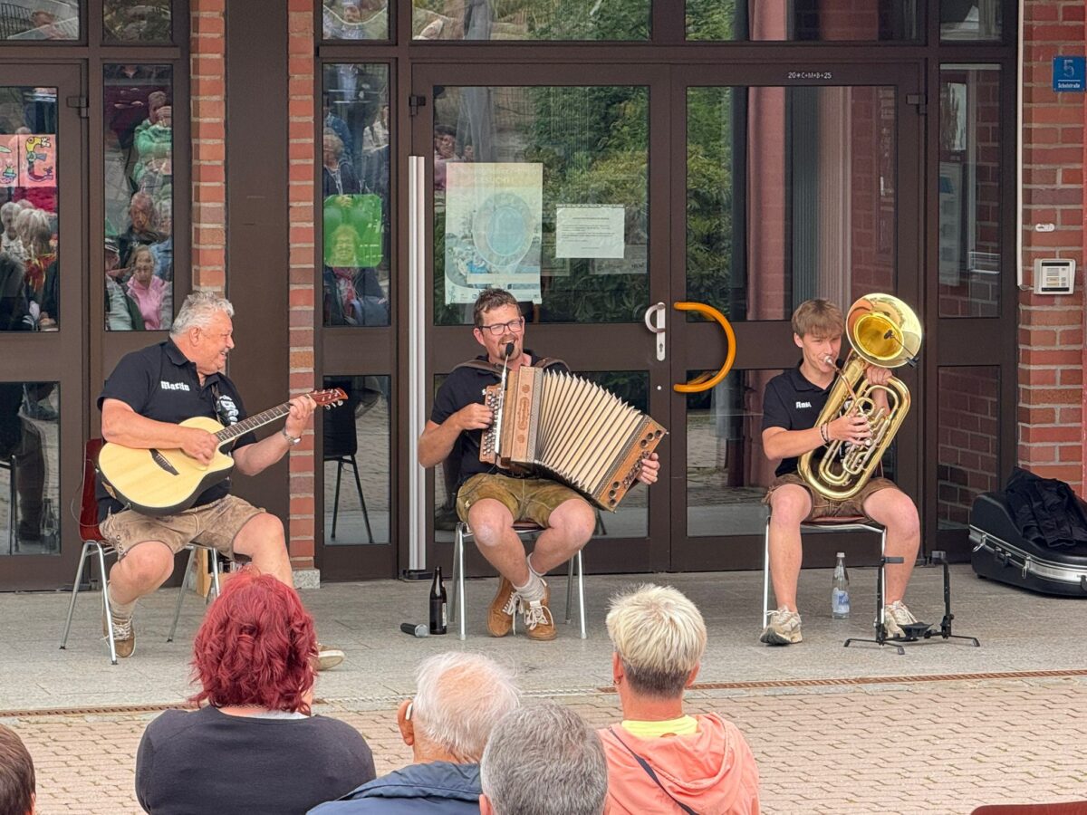 Serenade in Waidhaus überraschend ins Schulhaus verlegt