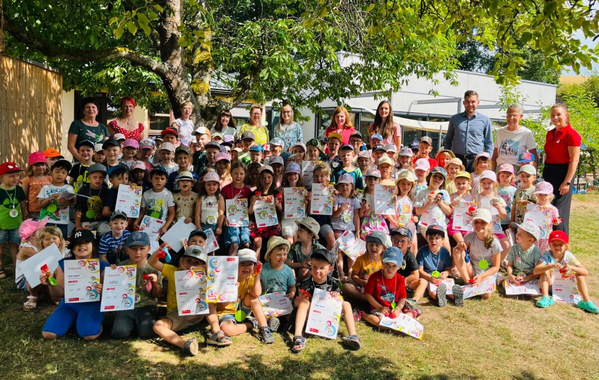 Sparkassen fördern Kinder mit KNAXIADE Bewegungsolympiade