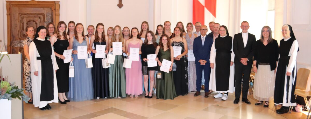 Traumnoten im Kloster: Absolventinnen glänzen