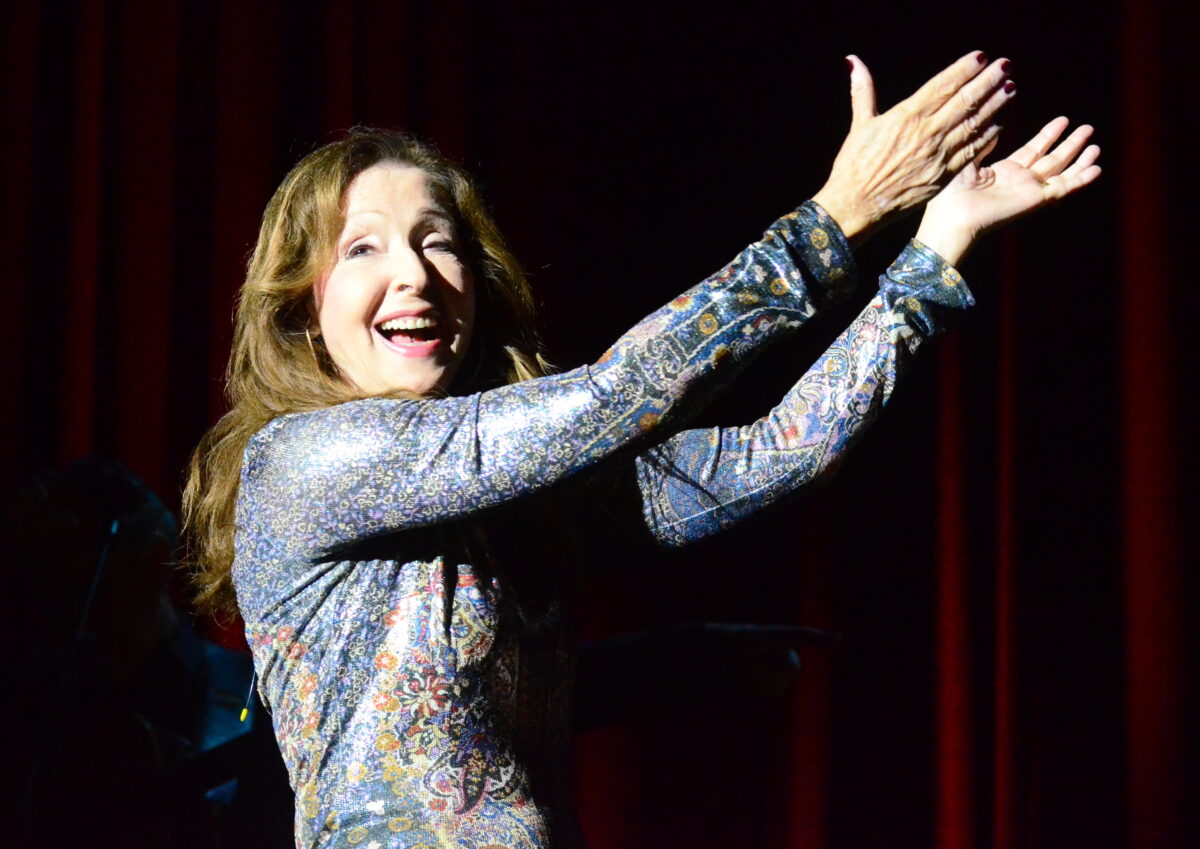 Schlager, Chansons und Sprechchöre beim Schlosskonzert mit Vicky Leandros