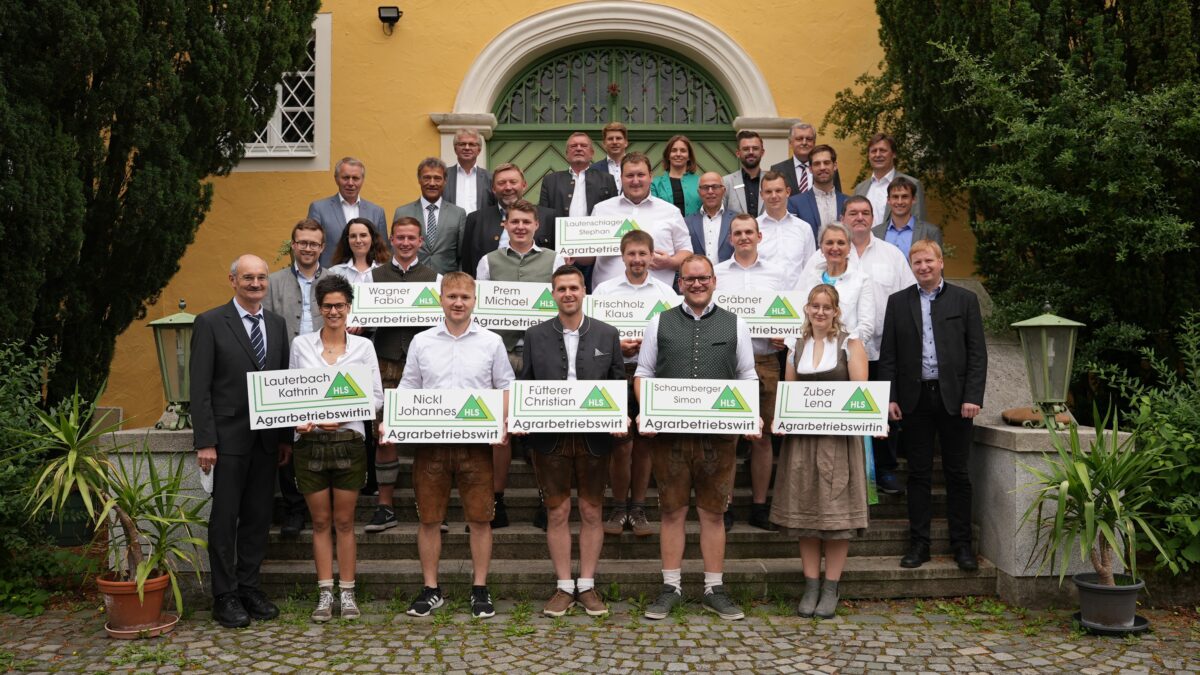 Gruppenbild_Bernd Kammerer BaySG.JPG