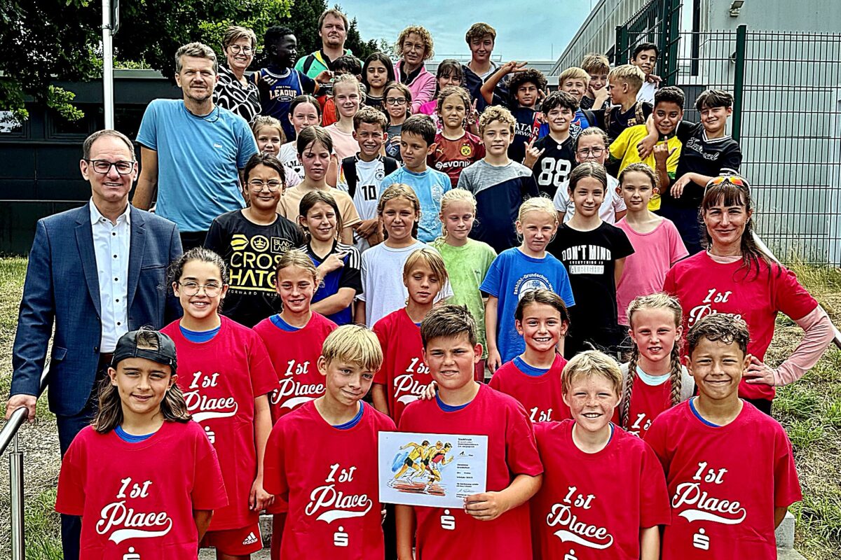 Teamgeist und Tempo beim Weidener Grundschul-Leichtathletiktag