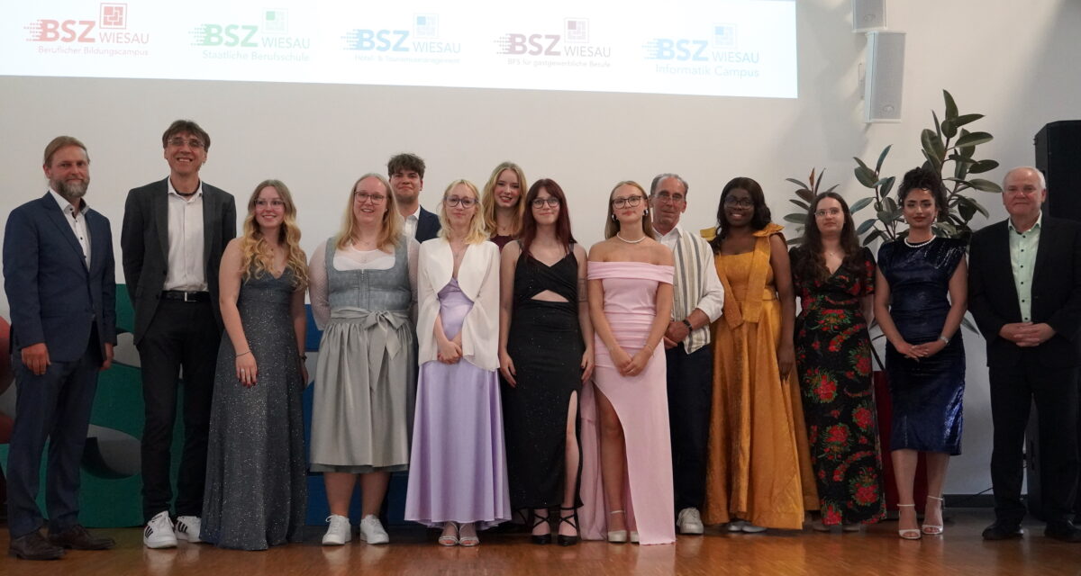 Wiesau feiert neue Hotel- und Tourismusprofis