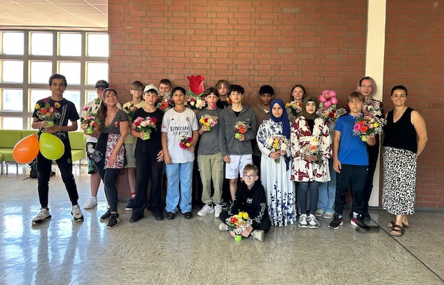 Schüler entfalten florale Kreativität in Pressath