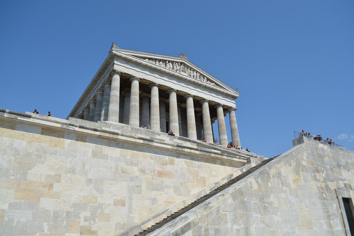 Tödlicher Unfall an der Walhalla – 32-jähriger Mann verstorben