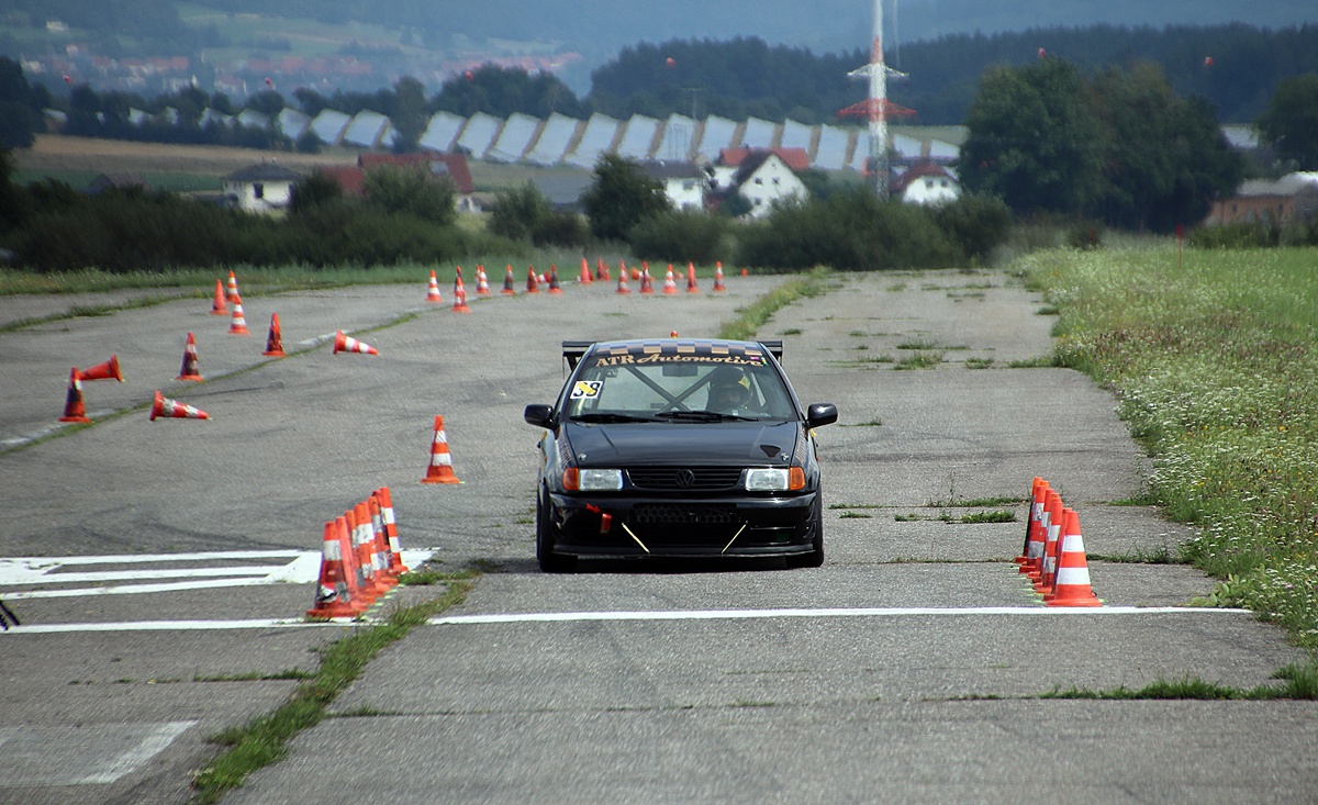 8. Flugplatz-Slalom des AC Kirchenthumbach: Motorsport-Action auf dem Rosenthal-Field