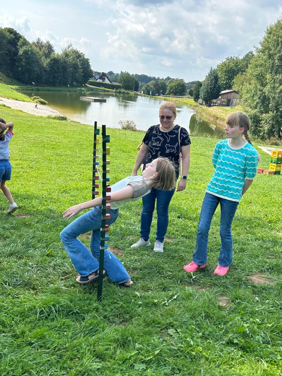 Über 65 Ferienkids erobern Spieleparadies am Badeweiher