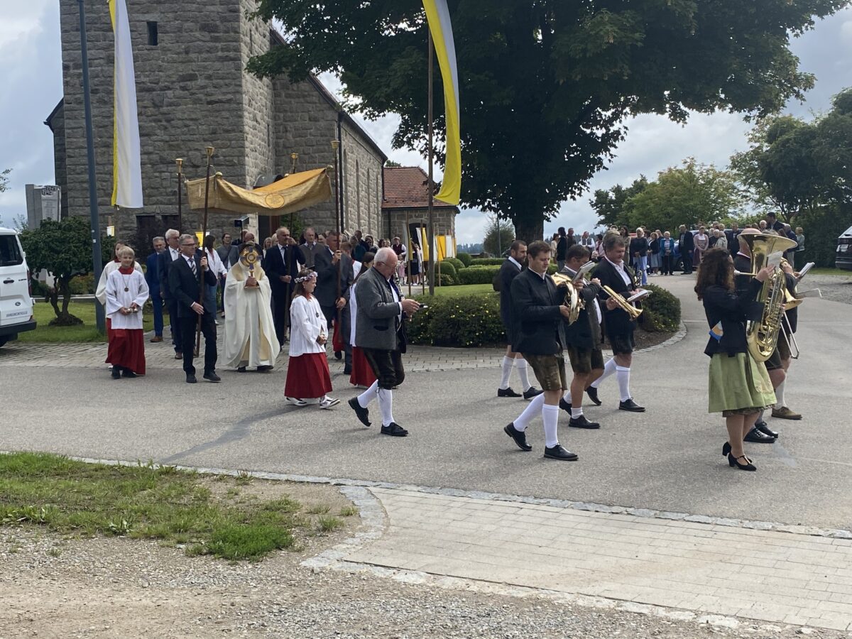 Filialkirche Kleinschwand feiert Kirchenfest