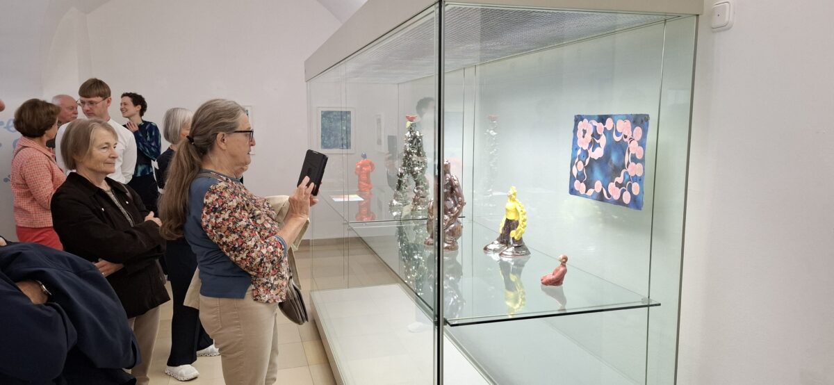 "Flügel aus Erde" – exquisite Kunst im internationalen Keramikmuseum